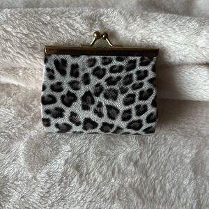 Kiss lock coin wallet gray leopard